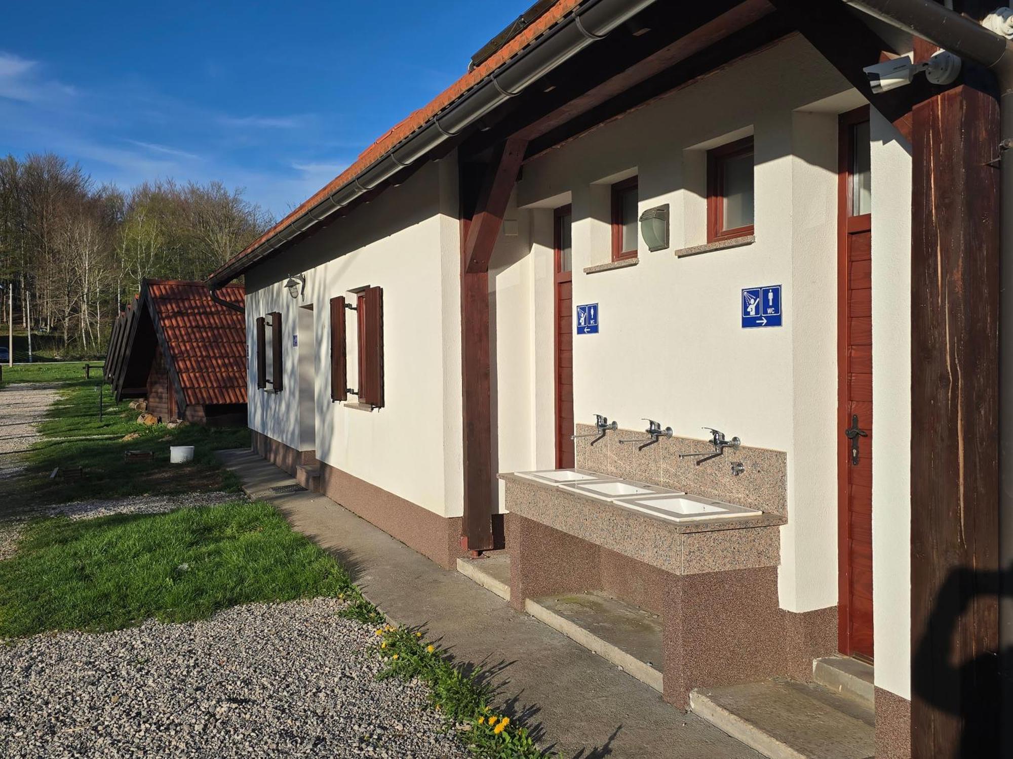 Bungalows Rizvan City Brusane Exterior foto